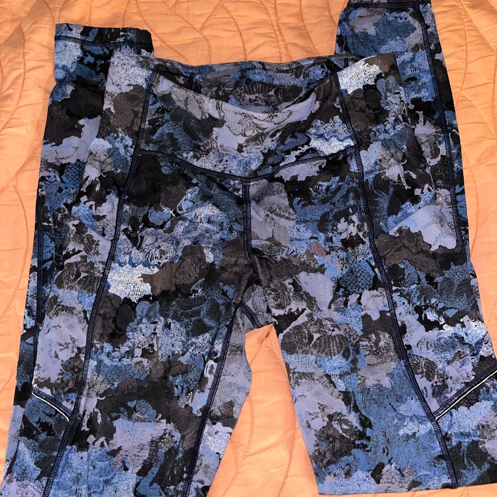 Lululemon Athletica Blue and Black Patterned Leggings